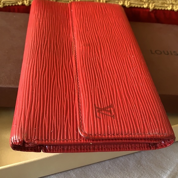 Authentic Louis Vuitton red epi wallet - Picture 5 of 16